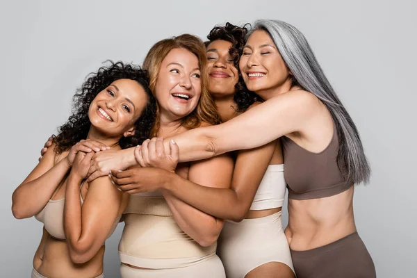 Cuerpo Positivo Mujeres Abrazando Interracial Amigos Lencería Aislado Gris — Foto de Stock