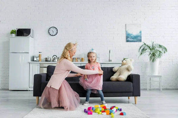 Mother Daughter Costumes Princesses Playing Home — Stock Photo, Image