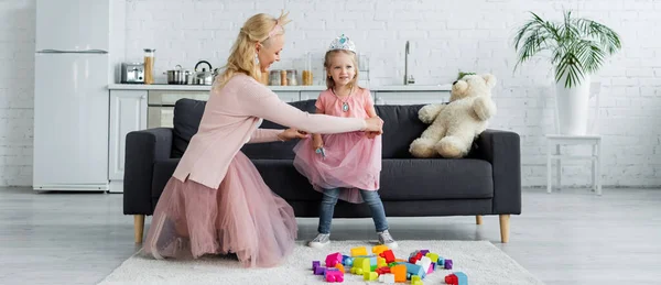 Mom Kid Fairy Costumes Playing Building Blocks Floor Banner — Stock Photo, Image