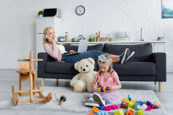 Child Toy Crown Playing Floor Mother Talking Smartphone Couch — Stock Photo, Image