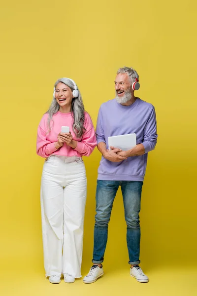 Full Length Happy Middle Aged Interracial Couple Wireless Headphones Holding — Stock Photo, Image