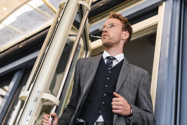 Low Angle View Curly Businessman Glasses Classy Suit Opening Door — Stock Photo, Image