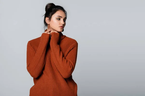 Young Model Knitted Sweater Looking Away Isolated Grey — Stock Photo, Image