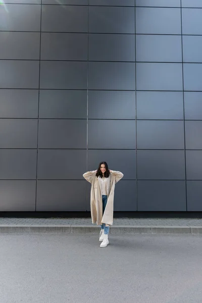 Smiling Woman White Boots Beige Raincoat Posing Hands Head High — Stock Photo, Image