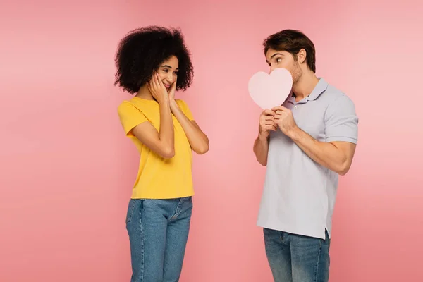 Happy Amazed Latin Woman Touching Face Man Paper Heart Isolated — Stock Photo, Image