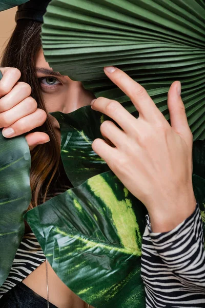 Young Woman Looking Camera Green Tropical Leaves — Stock Photo, Image