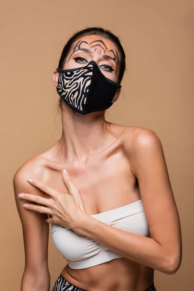 Woman Tiger Makeup Animal Print Protective Mask Posing Isolated Beige — Stock Photo, Image