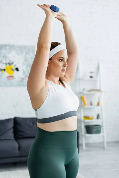 Young Size Sportswoman Exercising Dumbbell Living Room — Stock Photo, Image