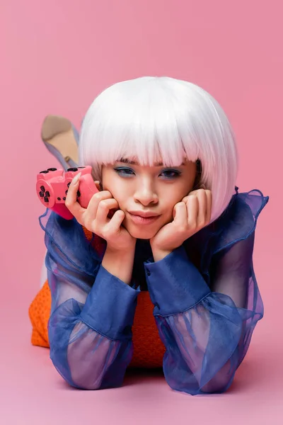 Kyiv Ucrania Diciembre 2020 Modelo Arte Pop Asiático Peluca Blanca — Foto de Stock