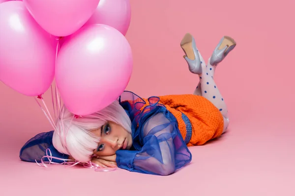 Hübsches Asiatisches Pop Art Modell Der Nähe Von Luftballons Auf — Stockfoto