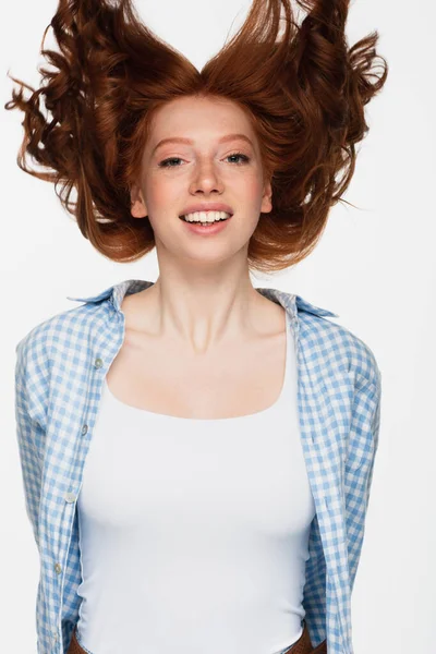 Вид зверху щасливої молодої жінки в синій картатій сорочці ізольовані на білому — стокове фото