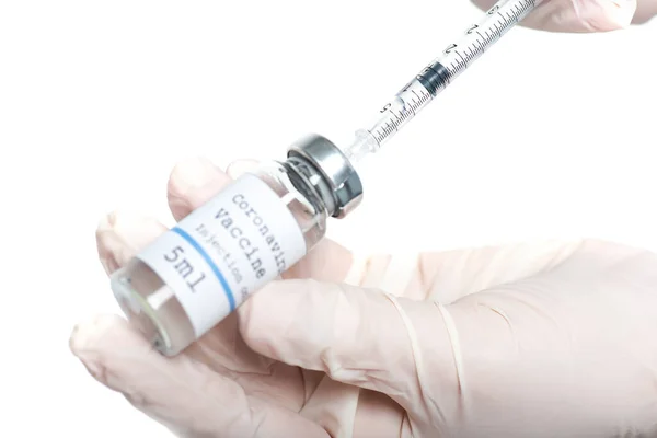 Cropped view of syringe and jar with coronavirus vaccine in hands of doctor isolated on white — Stock Photo