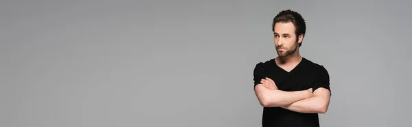 Bearded man in black t-shirt posing with crossed arms isolated on grey, banner — Stock Photo