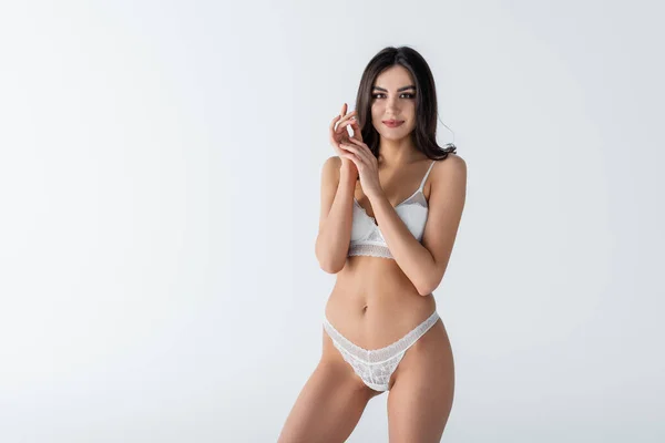 Allegra giovane donna in lingerie di pizzo isolato su bianco — Foto stock