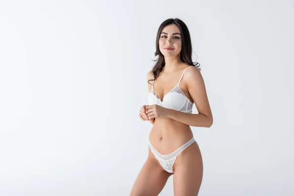 Sorrindo jovem mulher em rendas lingerie posando isolado no branco — Fotografia de Stock