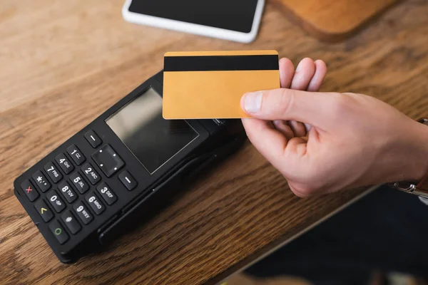 Top view of man paying with credit card in cafe — Stock Photo