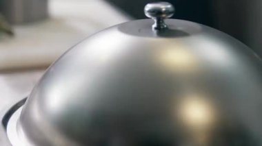 Yüksek teknoloji mutfağı. Tablo ayarı