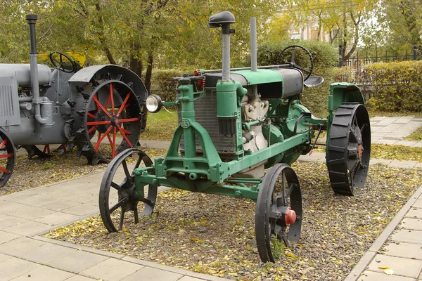 Ryska traktor "Universal" — Stockfoto