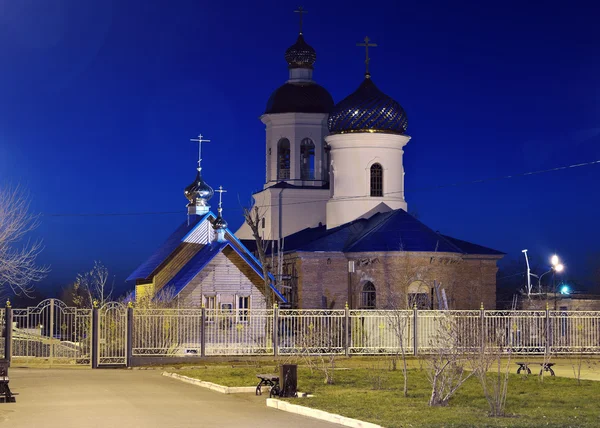 Iglesia ortodoxa rusa por la noche —  Fotos de Stock