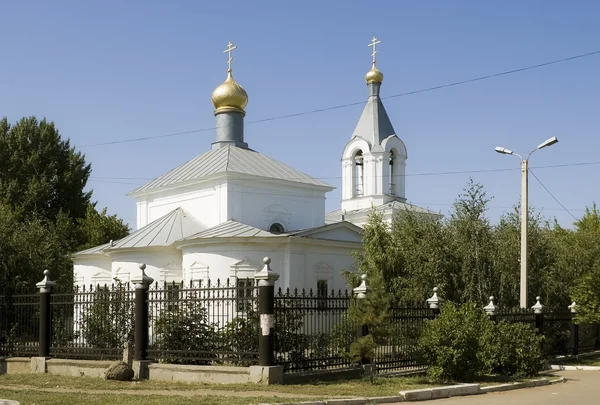 Ortodoxa kyrkan i staden — Stockfoto