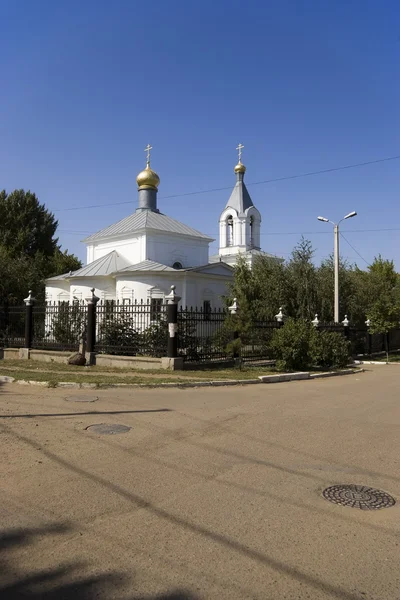 Christlich-orthodoxe Kirche in der Stadt — Stockfoto