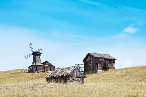 Pueblo abandonado. Paisaje rural —  Fotos de Stock