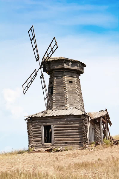 Alte verlassene Windmühle — Stockfoto