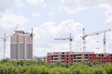 İnşaat kentin eteklerinde