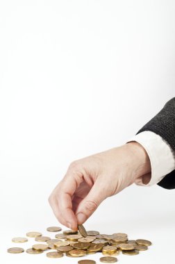 Paralar alarak erkek eli