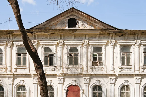 Fachada de uma casa velha — Fotografia de Stock