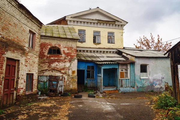 Quintal Velha Casa Outono Cidade Foto Foi Tirada Rússia Orenburg — Fotografia de Stock