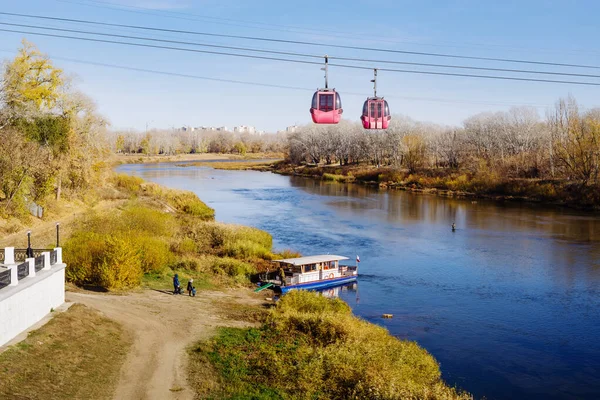 Rio Ural Orenburg Rússia Outubro 2020 Teleférico Barco Recreio Perto — Fotografia de Stock