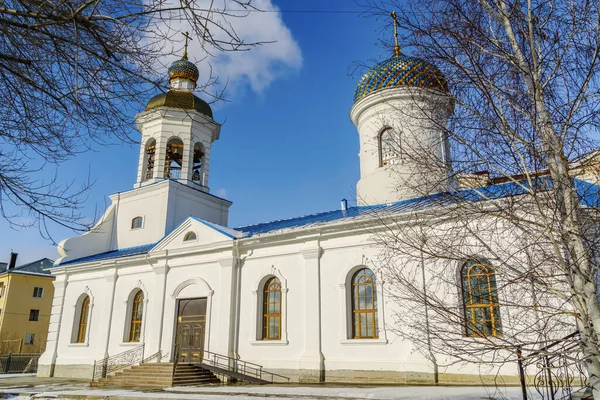 Iglesia Vvedenskaya Restaurada Orillas Los Urales Invierno Foto Fue Tomada —  Fotos de Stock