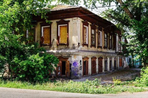 Orenburg Rússia Junho 2021 Velha Casa Abandonada Com Janelas Entupidas — Fotografia de Stock