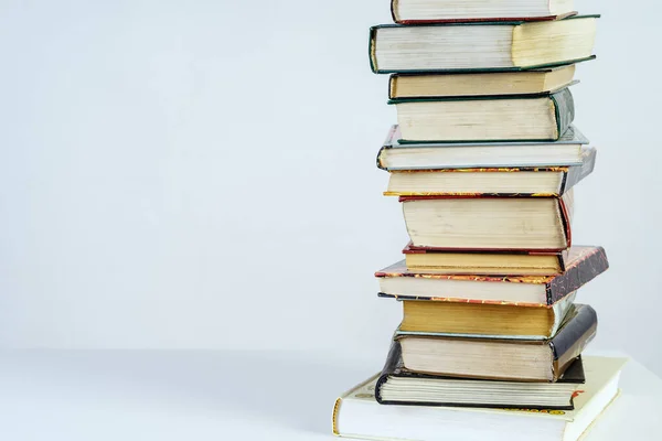 Stapel Oude Boeken Witte Achtergrond Stockfoto