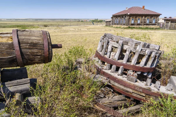ロシアのチェリャビンスク州アルカム2021年8月24日 風車と博物館の木製歯車とオレンブルクのコサックの不動産 — ストック写真