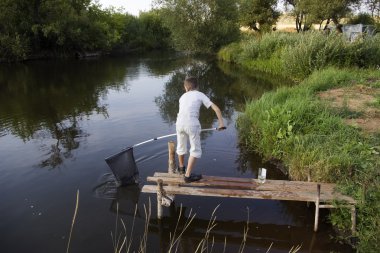 Çocuk yavru açılış net nehre yakalamak
