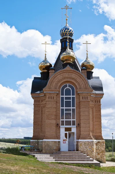 Church of St John the Baptist (ingången till grottan), Nicholas Monastery. Orenburg regionen, den byn av Pokrovka. Ryssland — Stockfoto