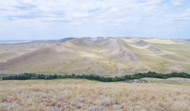 Uzun dağ, yukarıdan görünüm. Orenburg bölgesi. Rusya