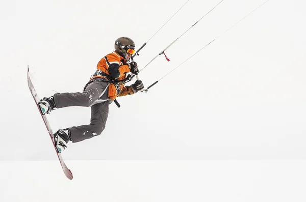 Snowboarder montando um papagaio — Fotografia de Stock