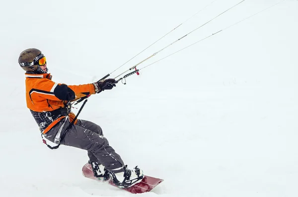 Bir uçurtma sürme snowboarder — Stok fotoğraf