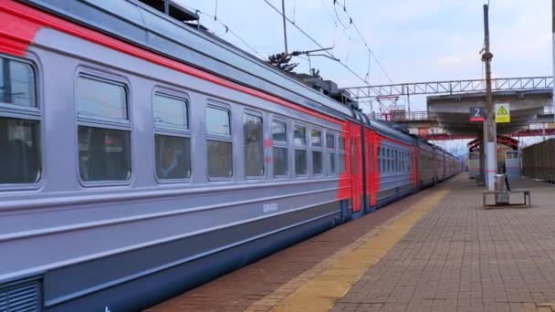 Moskau Moskau Russische Föderation April 2021 Ein Moderner Russischer Zug — Stockvideo