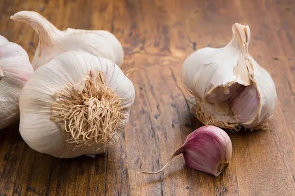 Garlic with clove — Stock Photo, Image