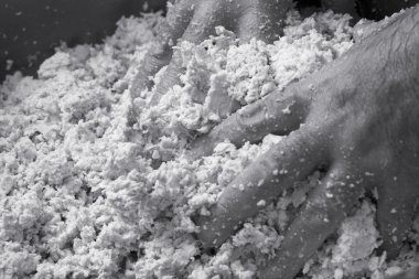 bir süt mozzarella hazırlanması