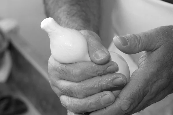 bir süt mozzarella hazırlanması