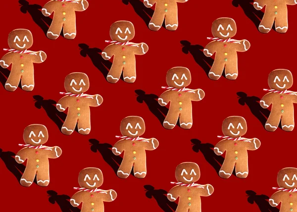 Kurabiye Adam, yaratıcı, minimal yemek fotoğrafçılığı düzlüğü. Pastel kırmızı arkaplan.