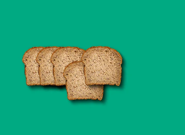 Ekmek dilimleri, yaratıcı minimum yiyecek fotoğrafçılığı düzlüğü.
