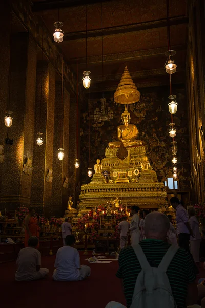 BANGKOK, TAILANDIA-25 de febrero de 2015: Wat Pho, uno de Tailandia mo —  Fotos de Stock