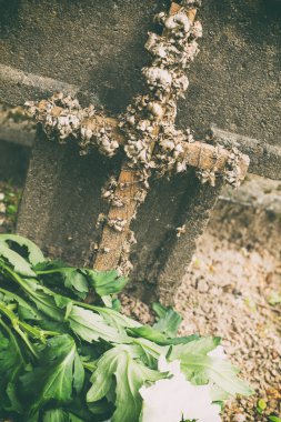 ahşap mezar işaretleme çapraz