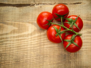 Ahşap üzerine domates Close-Up